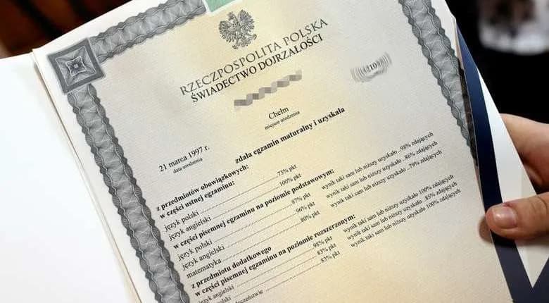 Ile kosztuje odpis świadectwa maturalnego? Sprawdź, zanim zapłacisz