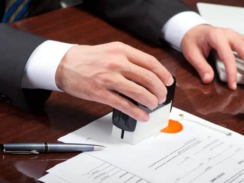 Czy deweloper może narzucić notariusza? Poznaj swoje prawa jako nabywca