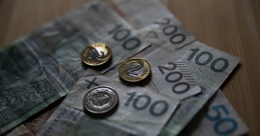 Czy umowa na zastępstwo wlicza się do emerytury? Sprawdź to teraz!