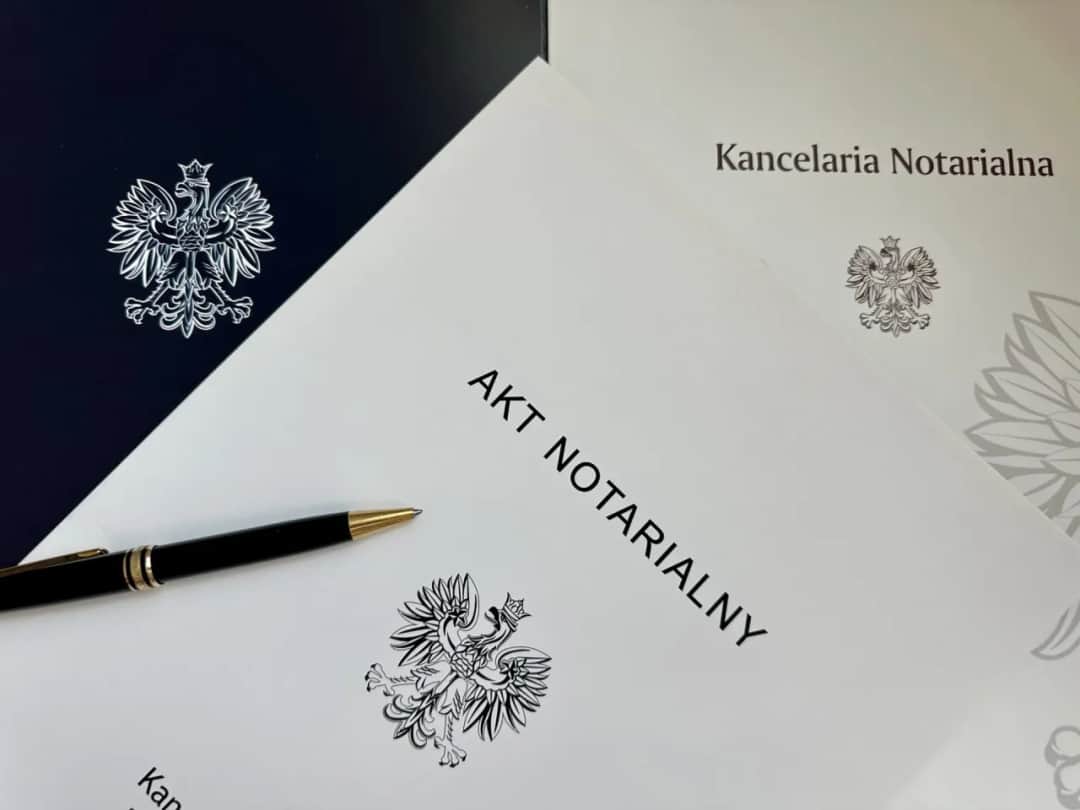 Ile bierze notariusz za akt notarialny? Sprawdź koszty i opłaty