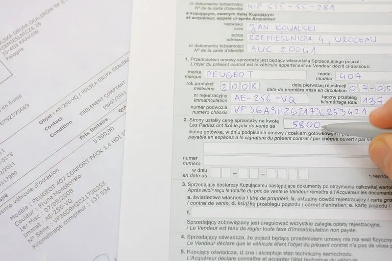 Jak wypełnić umowę darowizny pojazdu, aby uniknąć problemów prawnych