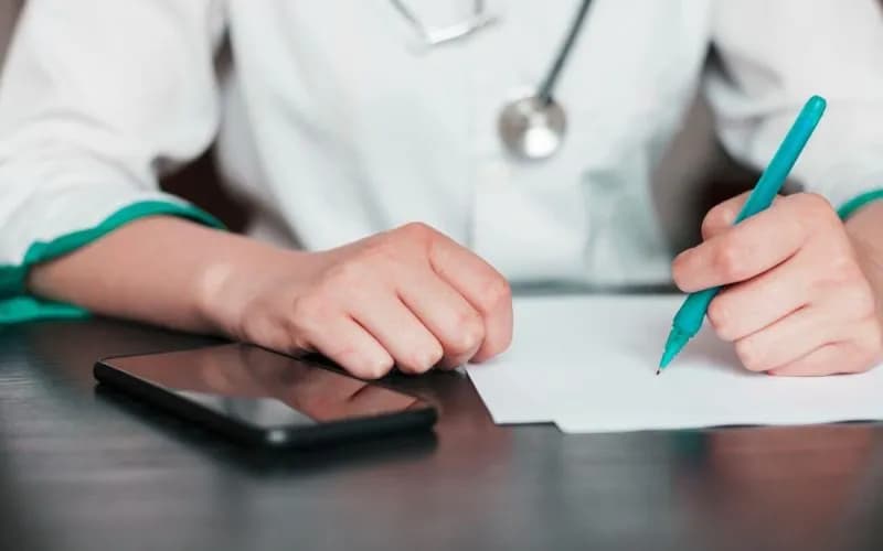 Jaki lekarz wypełnia wniosek o rentę i jak uniknąć błędów?