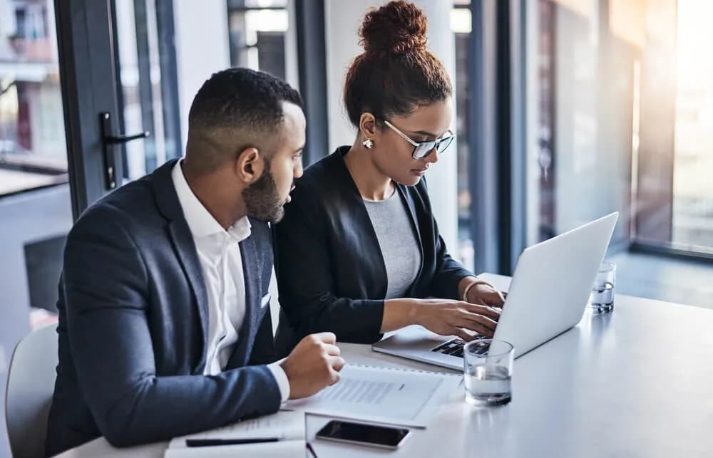 Czym różni się radca prawny od doradcy prawnego? Kluczowe różnice