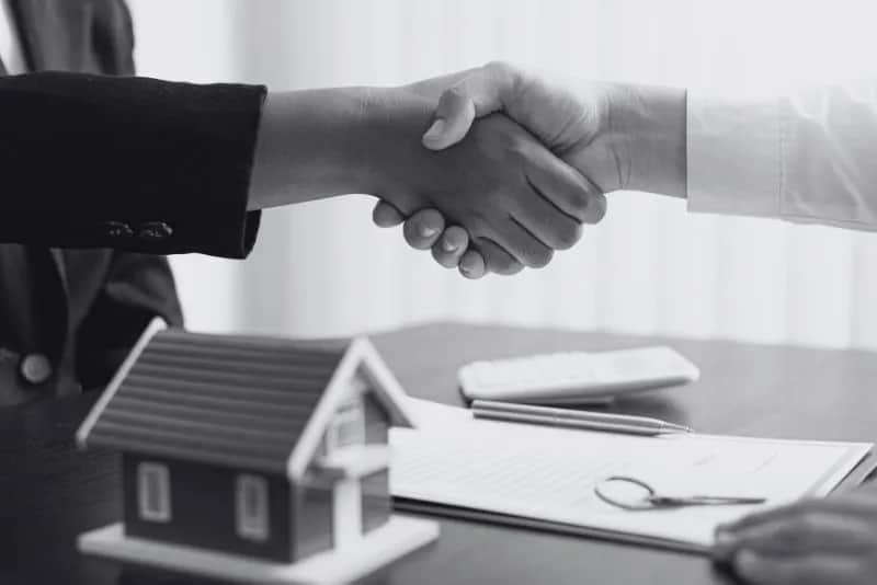 Ile kosztuje akt notarialny kupna mieszkania? Sprawdź ukryte opłaty