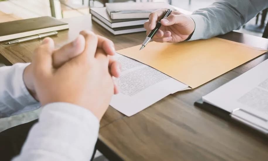 Jakie dokumenty są potrzebne do odrzucenia spadku u notariusza?